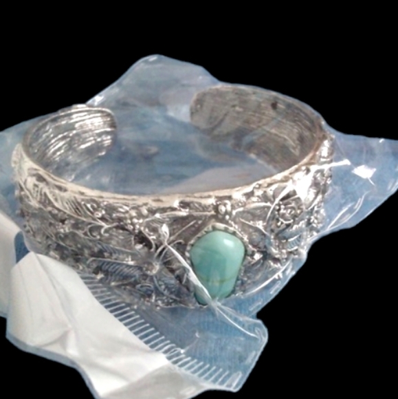 Open Cuff Bangle Inlaid Synthetic Gemstone - Picture 2 of 7